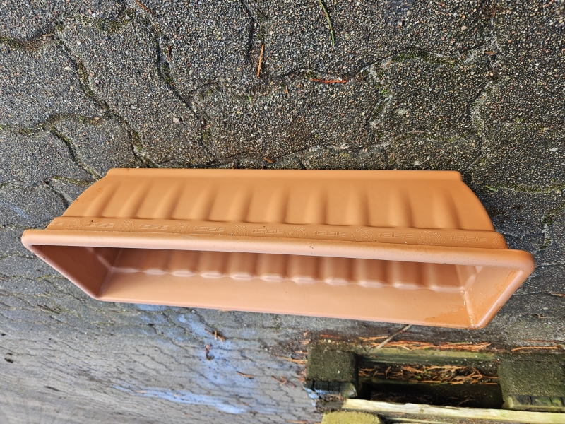 Blumenkästen terracottafarbig