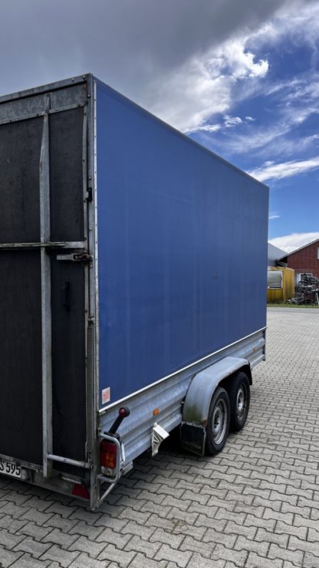 Anhänger für 9 Container