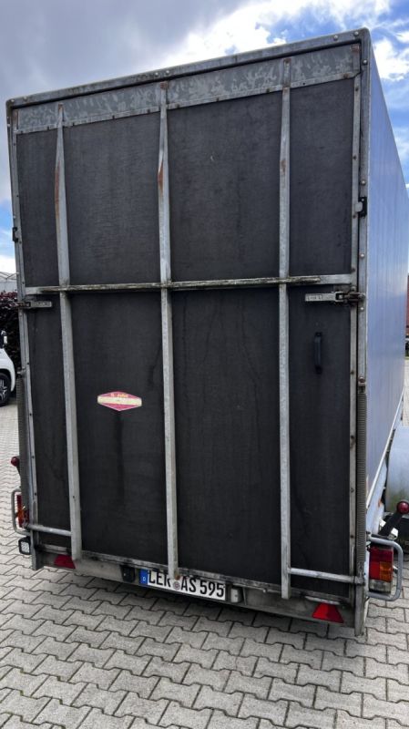 Anhänger für 9 Container
