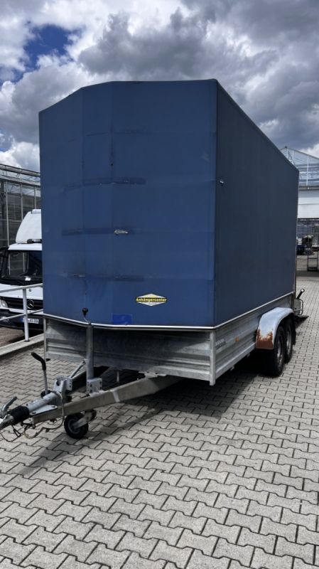 Anhänger für 9 Container
